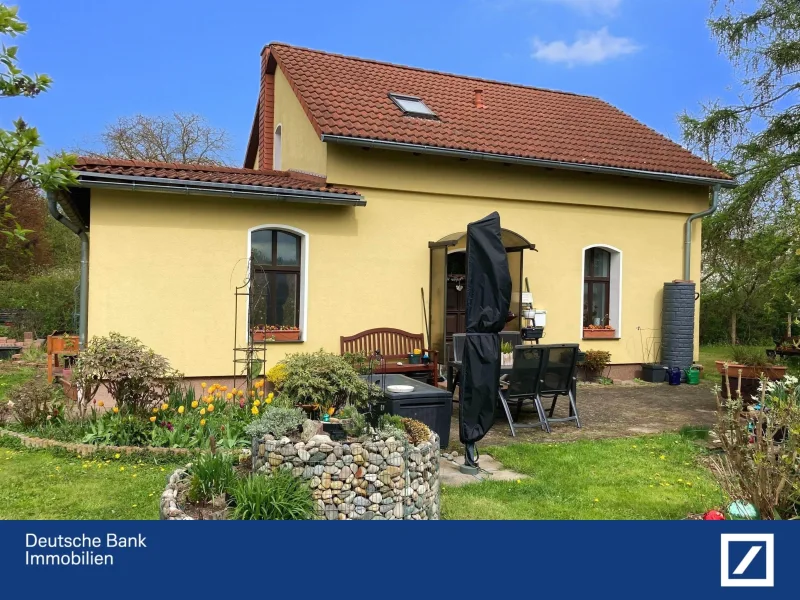 Hausansicht - Haus kaufen in Südharz - Charmantes Wohnhaus mit viel Grün drumherum !