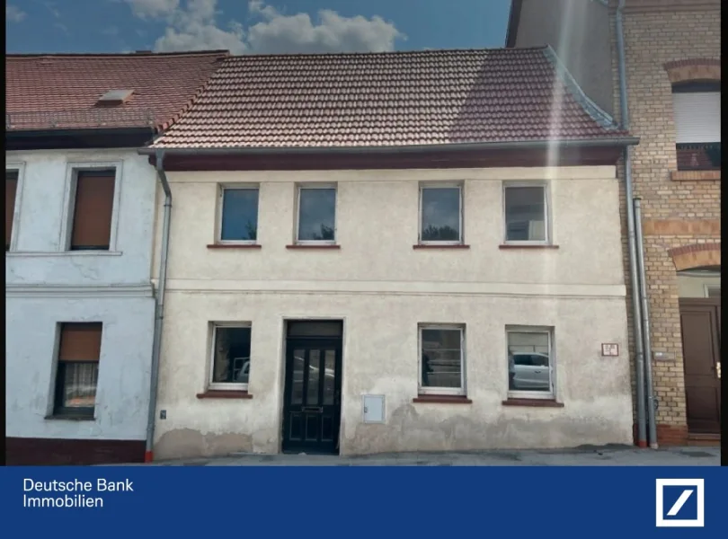 Ansicht - Haus kaufen in Lutherstadt Eisleben - Gemütliches Reihenmittelhaus mit Garten in der Innenstadt von Eisleben