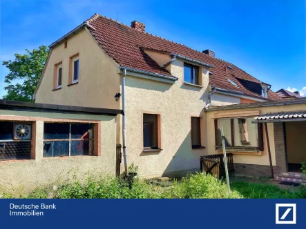 Rückansicht - Haus kaufen in Sangerhausen - Sanierungsbedürftiges Haus auf großem Grundstück - Perfekt für Ihre individuelle Verwirklichung!