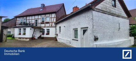 Hausansicht - Haus kaufen in Sangerhausen - Charmantes Fachwerkhaus mit viel Platz: Hof, Garten und Garage inklusive !