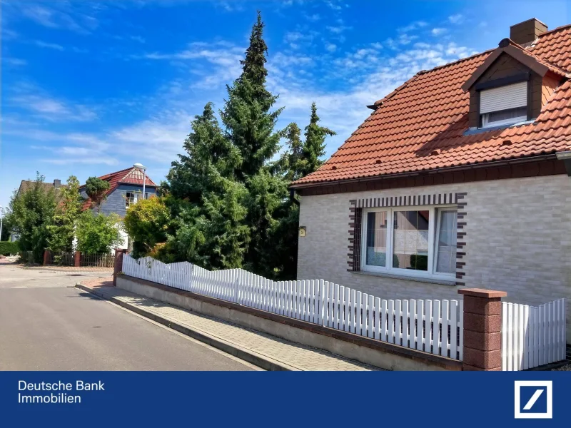 Hausansicht - Haus kaufen in Hettstedt - In attraktiver Wohnlage !