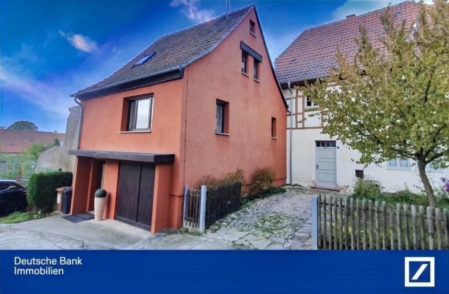 Hausansicht - Haus kaufen in Sangerhausen - In ruhiger Stadtlage mit Blick ins Grüne !