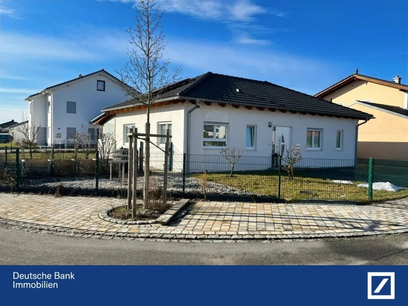 Hausansicht - Haus kaufen in Otzing - Modernes Wohnen im Bungalow: Komfort und Gartenidylle genießen !