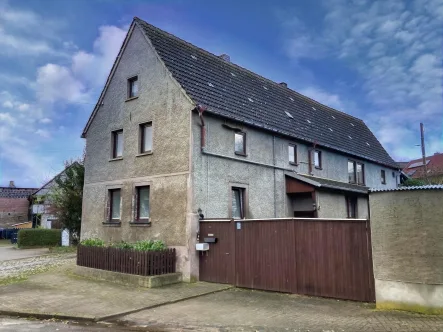 Hausansicht - Haus kaufen in Allstedt - "Ländliche Idylle trifft auf großzügigen Wohnraum: Ein Zuhause für die ganze Familie"