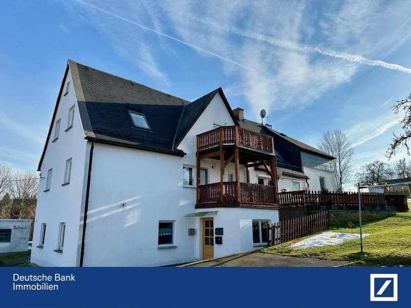 Seitenansicht - Haus kaufen in Bobritzsch-Hilbersdorf - Charmantes Mehrfamilienhaus mit großem Potenzial und ländlichem Flair