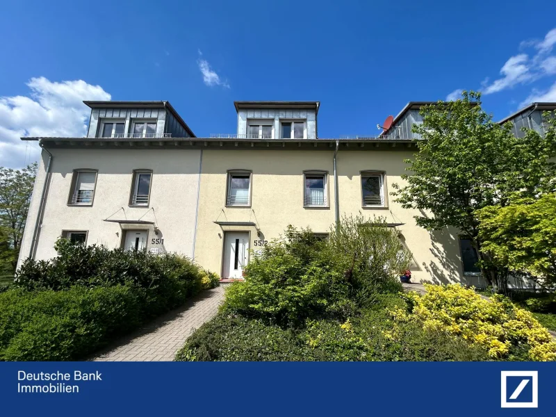 Hausansicht vorne - Haus kaufen in Schwäbisch Hall - Familienfreundliches Reihenmittelhaus mit idyllischem Garten und Blick in die Natur in Hessental