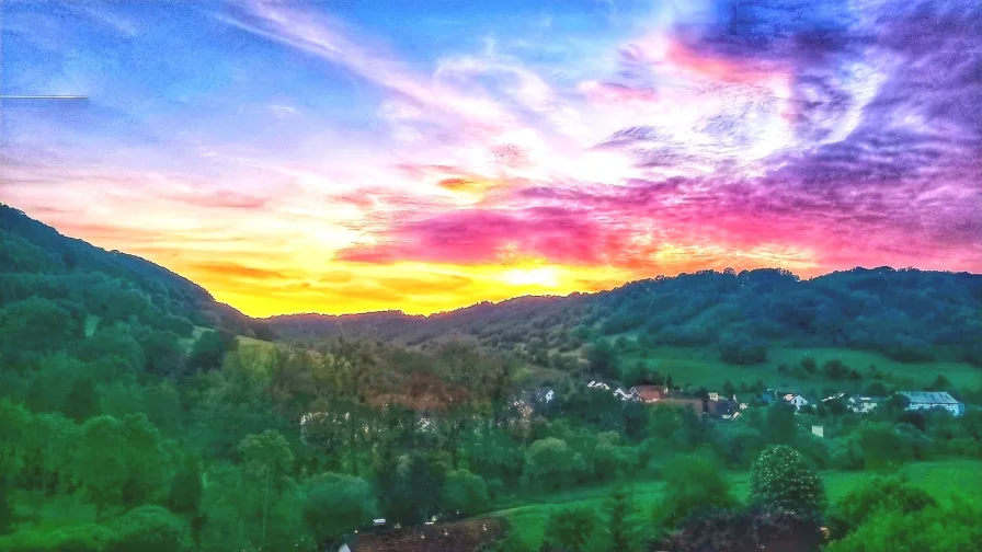 Sonnenuntergang - Wohnung kaufen in Mulfingen - Praktische 2-Zimmer DG-Wohnung mit Traumblick