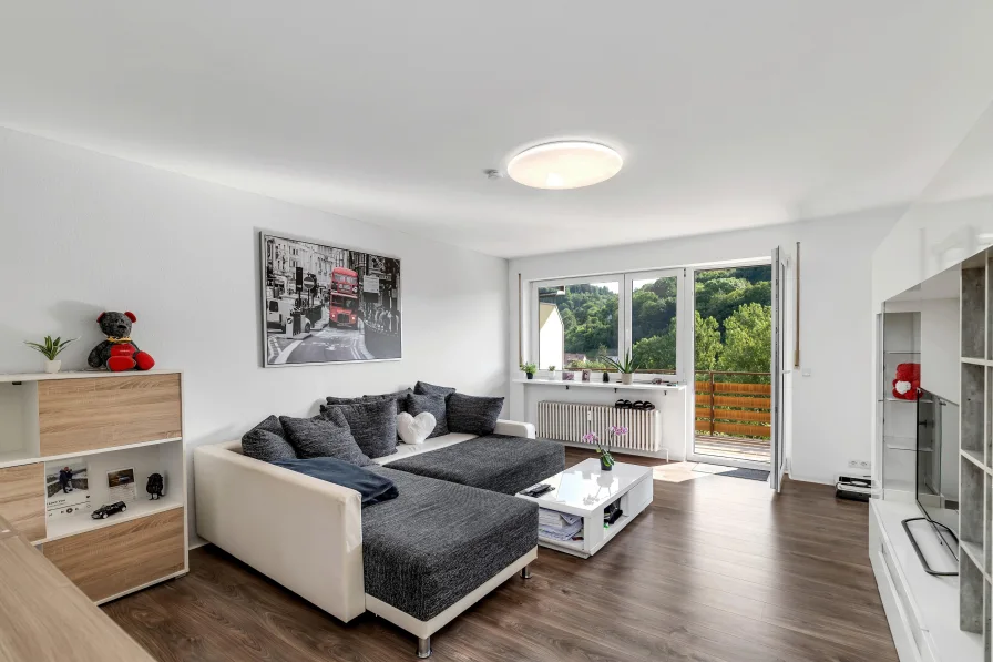 Wohnzimmer - Wohnung kaufen in Mulfingen - Praktische 2-Zimmer EG-Wohnung mit Traumblick