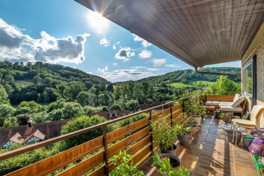 Balkon - Wohnung kaufen in Mulfingen - Praktische 2-Zimmer EG-Wohnung mit Traumblick