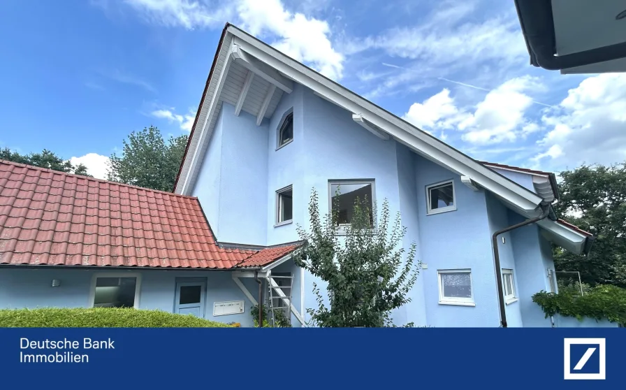 Hausansicht  - Haus kaufen in Öhringen - Vermietetes 3- Familienhaus mit traumhaftem Garten in Öhringen 