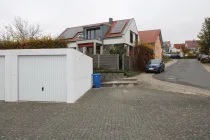 Garage und Abstellplatz