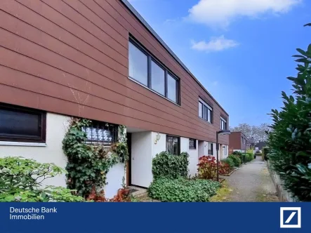 Außenansicht - Haus kaufen in Heilbronn - Reihenhaus in Heilbronn-Sontheim, Tiefgaragenstellplatz inklusive.