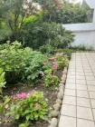 Terrasse und kleiner Garten