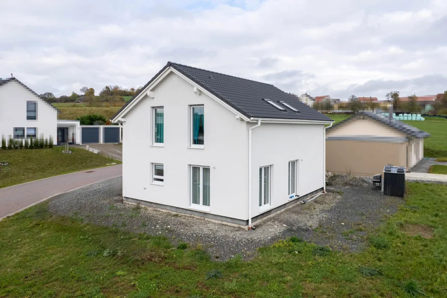 Fassade - Haus kaufen in Oberleichtersbach - Einfamilienschatz in ländlicher Lage