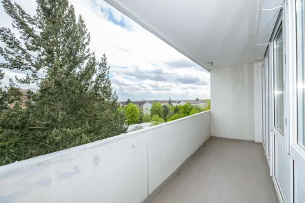 Balkon - Wohnung kaufen in Schweinfurt - Sommerbonus: Frühstück auf dem Balkon mit Blick ins Grüne