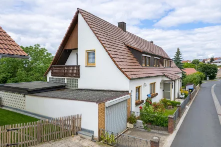 Fassade - Haus kaufen in Schonungen - Handwerker aufgepasst: Charmantes Haus mit Potenzial
