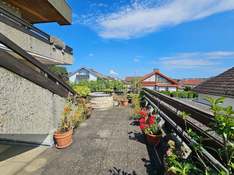 Große Balkonterrasse