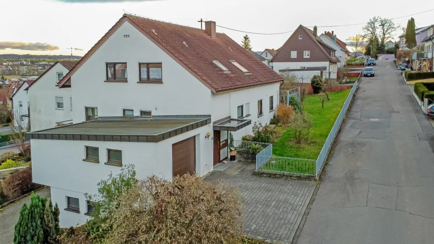 Hausansicht - Haus kaufen in Unterensingen - Großes Haus mit Einliegerwohnung, Garten und Weitblick – Ein Zuhause mit vielen Möglichkeiten