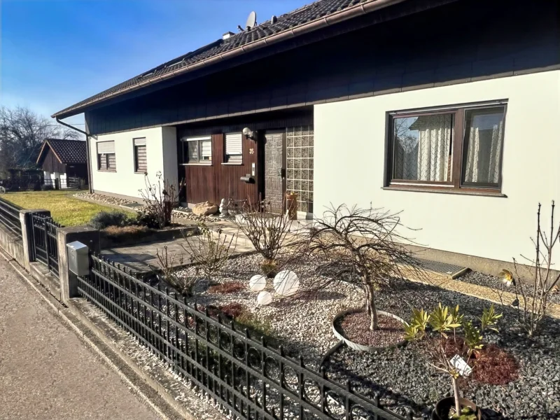 Front_12 Kopie - Wohnung kaufen in Schlierbach - "Modernes Halbes Haus mit Dachterrasse, Garten & Garage – Ihr Zuhause in Schlierbach!"