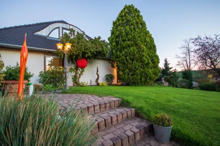 Hausansicht - Haus kaufen in Zirndorf - Villa im Grünen mit unverbaubarem Ausblick