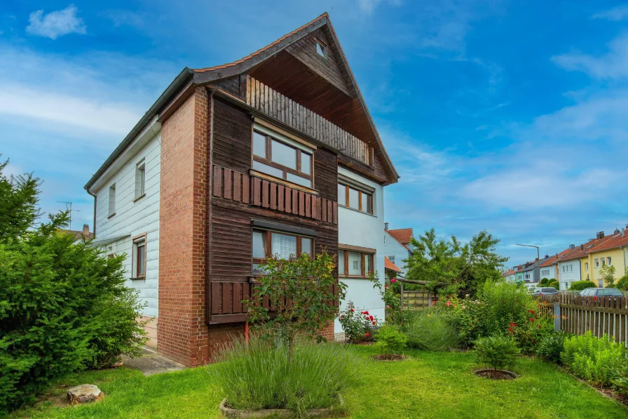 Straßenansicht - Haus kaufen in Oberasbach - Traditionelles Mehrfamilienhaus in bester Lage!