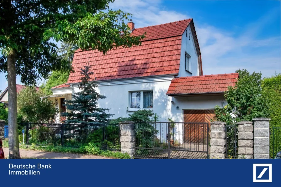 Vorderansicht - Haus kaufen in Panketal - Ruhiges, attraktives Domizil am Stadtrand von Berlin