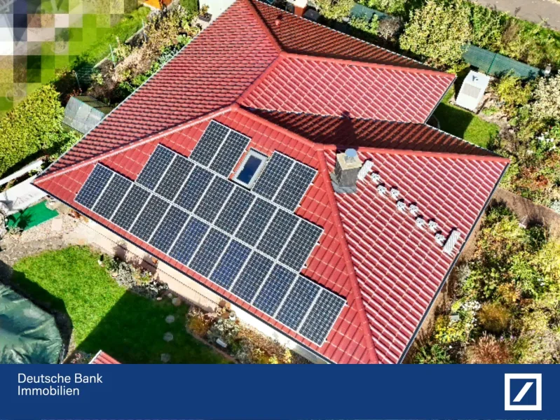 Luftansicht - Haus kaufen in Berlin - Moderner Bungalow mit Energieeffizienzklasse A und unverbautem Blick ins Grüne