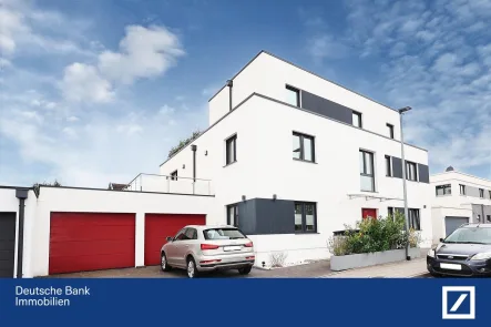 Hausfront - Haus kaufen in Mönchengladbach - MG-Dorthausen: Hochwertiges, freistehendes 3-Familienhaus mit 3 Garagen - Kapitalanlage!