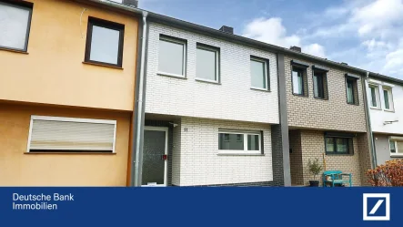 Hausfront - Haus kaufen in Mönchengladbach - Reserviert ! Ansprechendes und saniertes RMH in begehrter Lage von Mönchengladbach-Hardt!