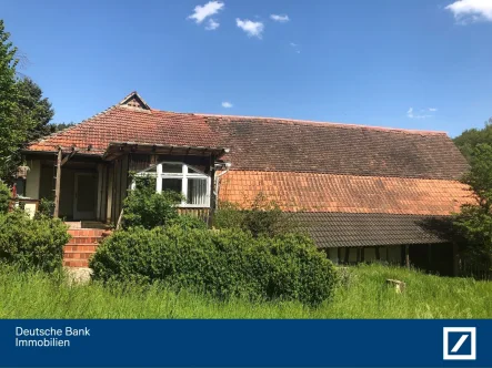 Blick auf Dächer - Haus kaufen in Bürgel - Dreiseitenhof in Ilmsdorf