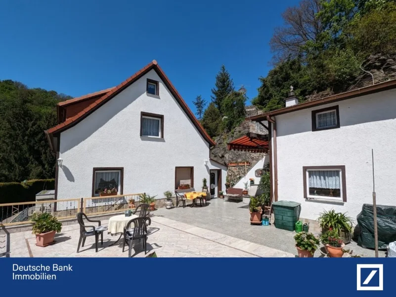 Ansicht Haus und Nebengebäude - Haus kaufen in Weida - Doppelhaushälfte am Stadtrand Weida´s