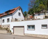 Ansicht Haus und Garage