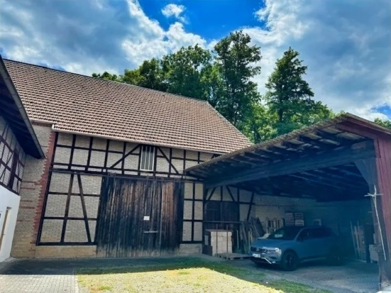 Scheune mit Carport