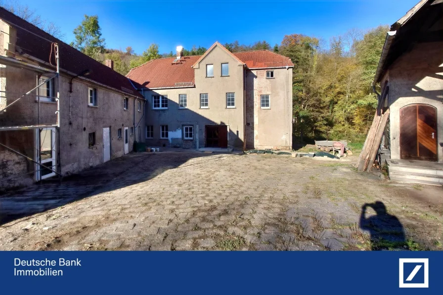 Innenhof - Haus kaufen in Weira - Verwunschene Mühle sucht seine Erlöser...