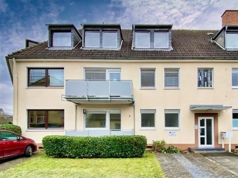 Hausfront - Wohnung kaufen in Köln - Modernisierte 2-Zimmerwohnung 