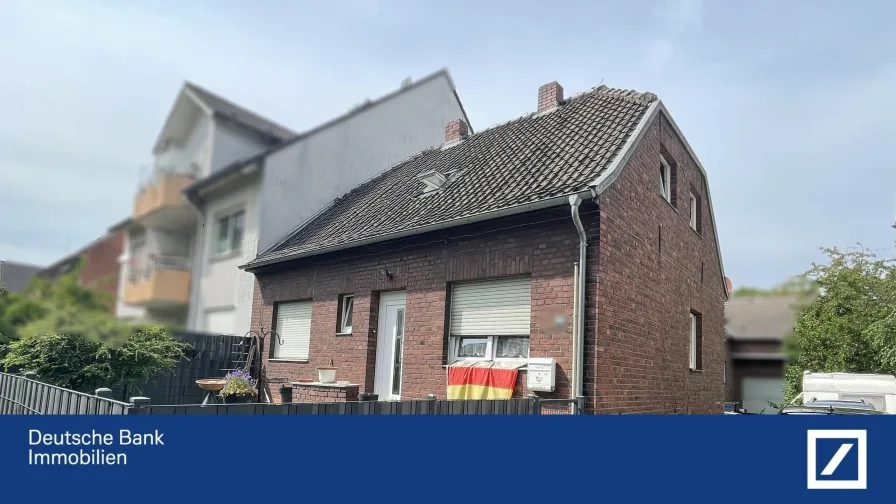 Straßenansicht - Haus kaufen in Köln - KAPITALANLAGE ! - Gemütliches Einfamilienhaus 