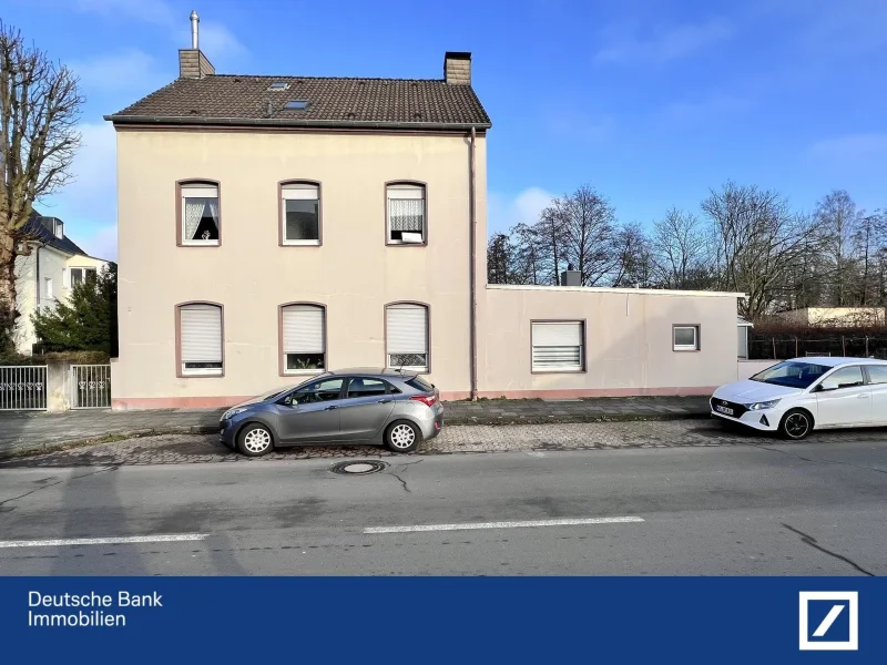 Ansicht - Haus kaufen in Langenfeld - Dreifamilienhaus plus Baugrund in zentraler Lage