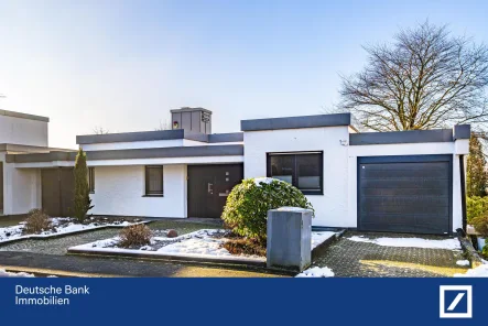 Großzügiger Bungalow im Grünen - Haus kaufen in Solingen - Stilvoller Bungalow mit parkartigem Grundstück!