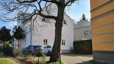 Straßenansicht - Wohnung kaufen in Weimar - 2-Zimmerwohnung am Zentrumsrand - vermietet