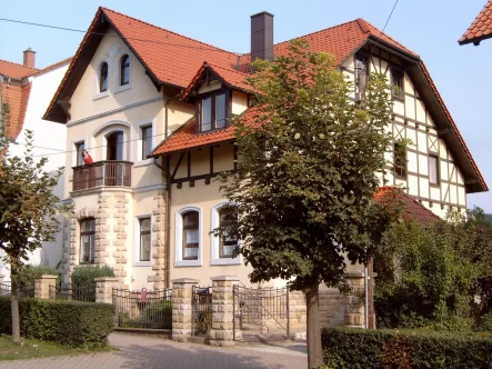 Straßenansicht - Haus kaufen in Rastenberg - Stilvolles Mehrfamilienhaus zum Eigennutz und/oder Anlageobjekt 