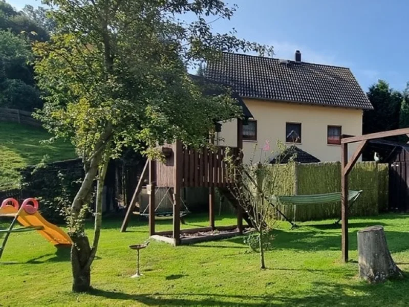 Hausansicht  - Haus kaufen in Rattelsdorf - Idyllisches Einfamilienhaus  mit großem Grundstück und vielseitigen Nutzungsmöglichkeiten