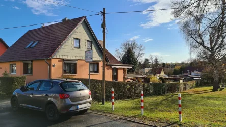 Straßenansicht - Haus kaufen in Apolda - Unverbaute beste ruhige Lage in Apolda