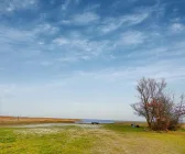 kleiner Strand mit Liegewiese