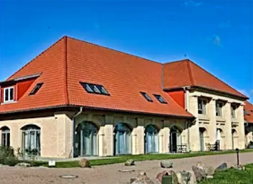 Gebäudeansicht - Wohnung kaufen in Stolpe - Wohnen am Schloss! - Miniappartements in Stolpe auf Usedom