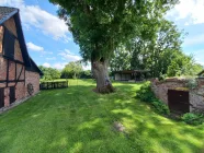 2. Carport im Hintergrund