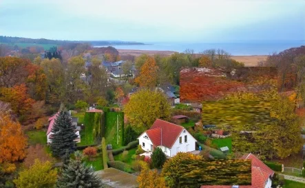 Luftbild Klausdorf 2 - Haus kaufen in Klausdorf - Ferienhaus in der Natur im Speckgürtel Stralsunds -  nur 300 m zum Strand!