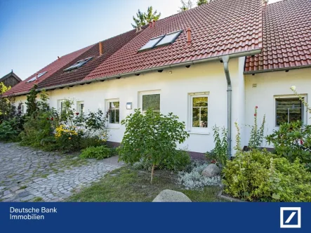 Ansicht - Haus kaufen in Koserow - Refugium in Strandnähe – gemütliches Reihenmittelhausmit Wohlfühlgarantie