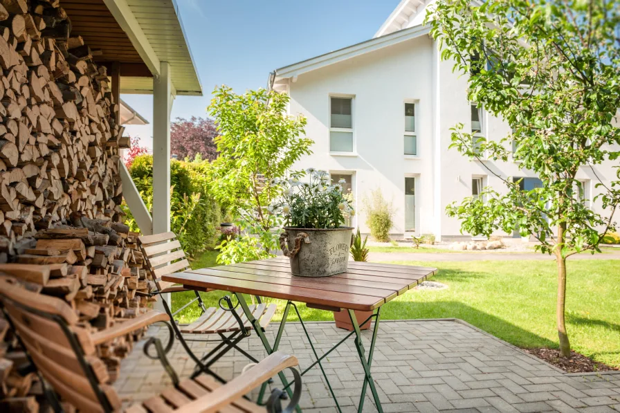 Blick vom Carport zum Haus