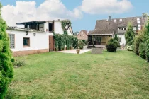 Garten mit Haus und Schuppen