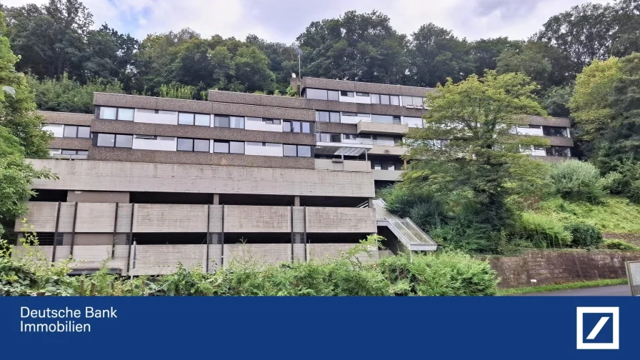 Außenansicht mit Logo - Wohnung kaufen in Marburg - Kapitalanlage mit 4,8% Rendite: 2-Zimmer-Wohnung oder Selbstbezug: mit Schlossblick